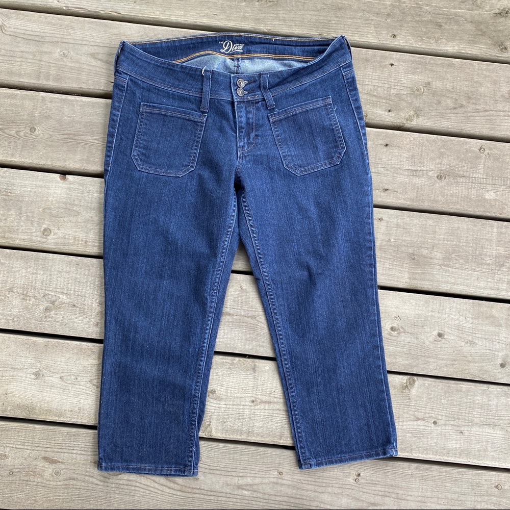 3/$25 || Old Navy “Diva” Capri Pants